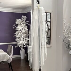 Elegant White Bridal Veil